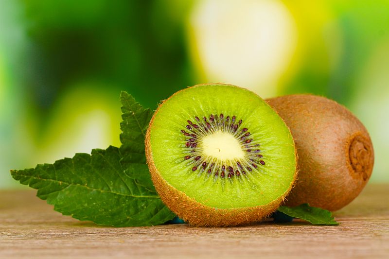 kiwi-fruit-cut-open-min